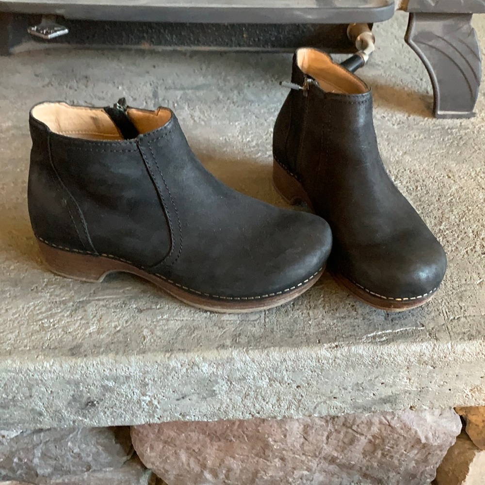 Black Dansko Maria booties size 37